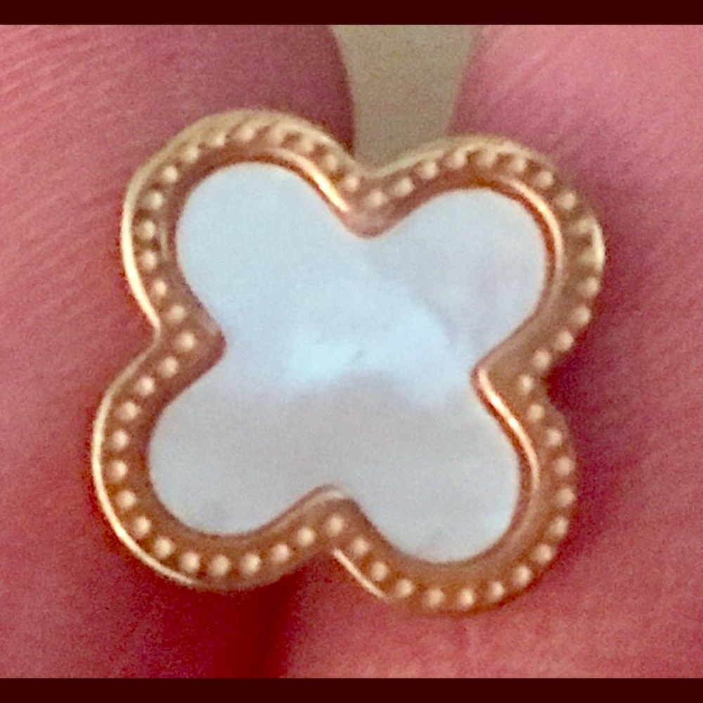 Cute mother of pearl & rose gold clover earrings